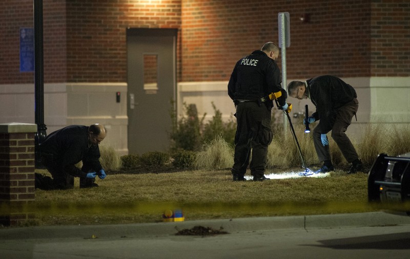 Noi incidente în Ferguson. Doi poliţişti au fost împuşcaţi în timpul unor proteste