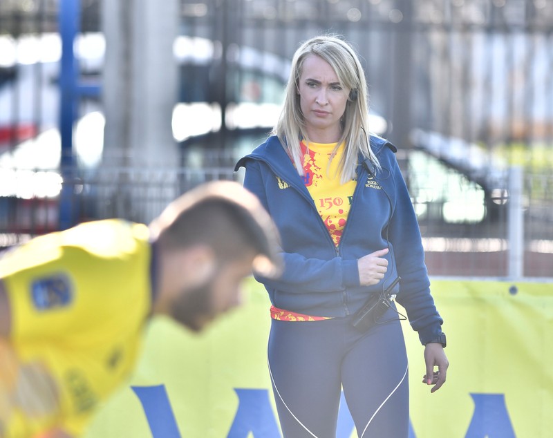 Blonda de la rugby! La naționala Under-20 a României activează frumoasa Andreea Delean, o antrenoare supersexy! GALERIE FOTO