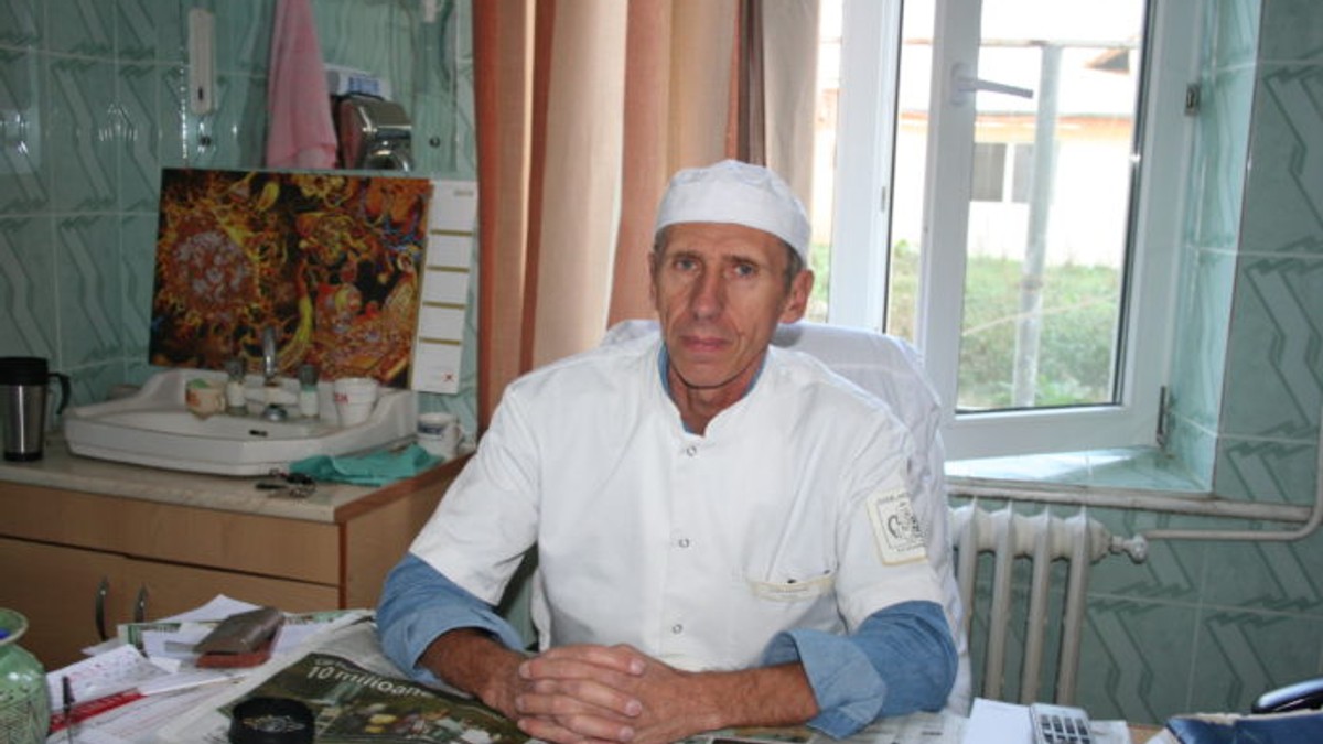 Mircea Duțescu, un medic psihiatru din Vrancea, și-a împărțit salariul . Medicul nu a vrut să spună de ce și-a împărțit salariul cu infirmierele după diminuarea sporurilor