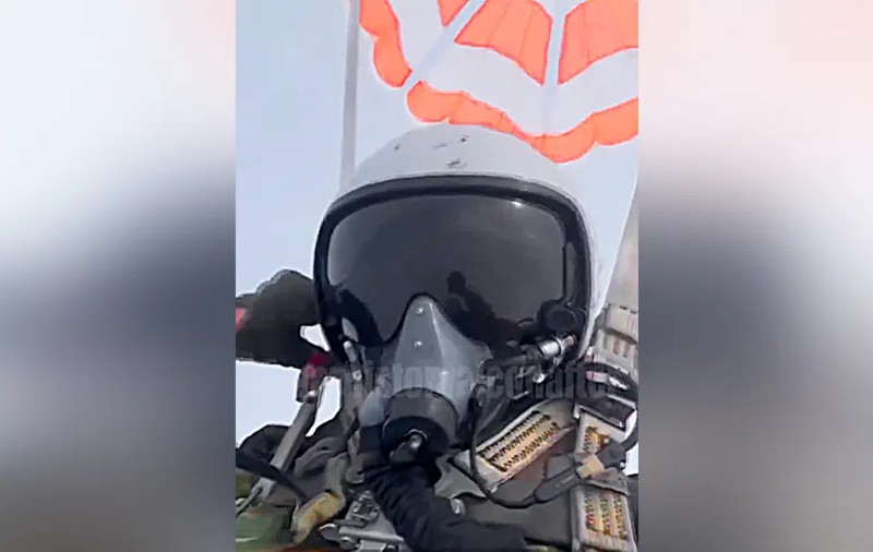 Un pilot de vânătoare rus și-a filmat catapultarea din avion, după ce a fost lovit de ucraineni | VIDEO