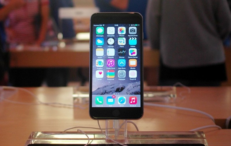 Dacă ai un IPhone încă din 2014, Apple îți datorează bani. Cum poți să îi obții