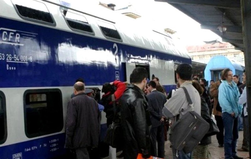 CFR va suspenda mai multe trenuri, în special cele care duceau elevi la centre școlare și cele de navetiști