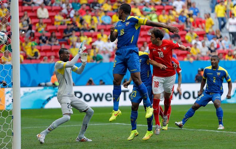 Admir Mehmedi intrase pe teren cu doar câteva zeci de secunde înainte să egaleze. Foto: EPA