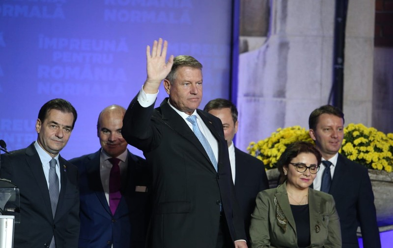 Ziua alegerilor la sediul de campanie al PNL: glume, motanul Felix și un singur moment tensionat, când voturile pentru Barna au început să crească în diaspora