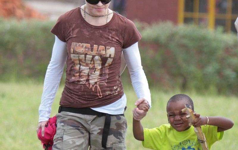 Madonna nu renunţă la adopţie: "Să-nceapă furtuna!"
