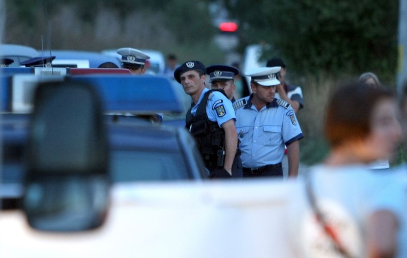 Mobilizare uriașă pentru farsa unei fete, care a sunat de 13 ori la 112 susținând că e sechestrată. Tânăra din Constanța, căutată de sute de polițiști, a vrut să se răzbune pe iubit