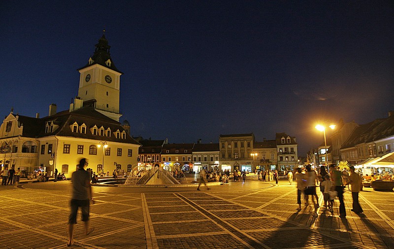 Centrul Brașovului, în beznă timp de o oră pentru „Ora Pământului”.  În ce interval orar va fi oprit iluminatul public