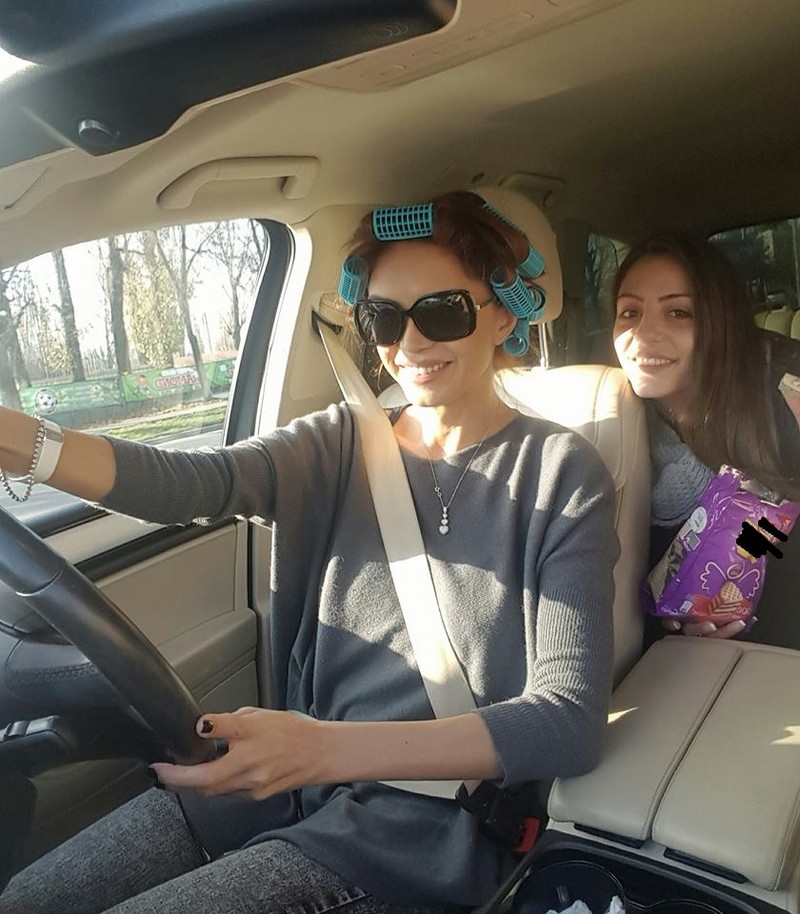 Cristina Spătar, cu bigudiurile pe cap