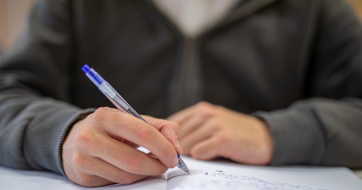 elev care susține un examen