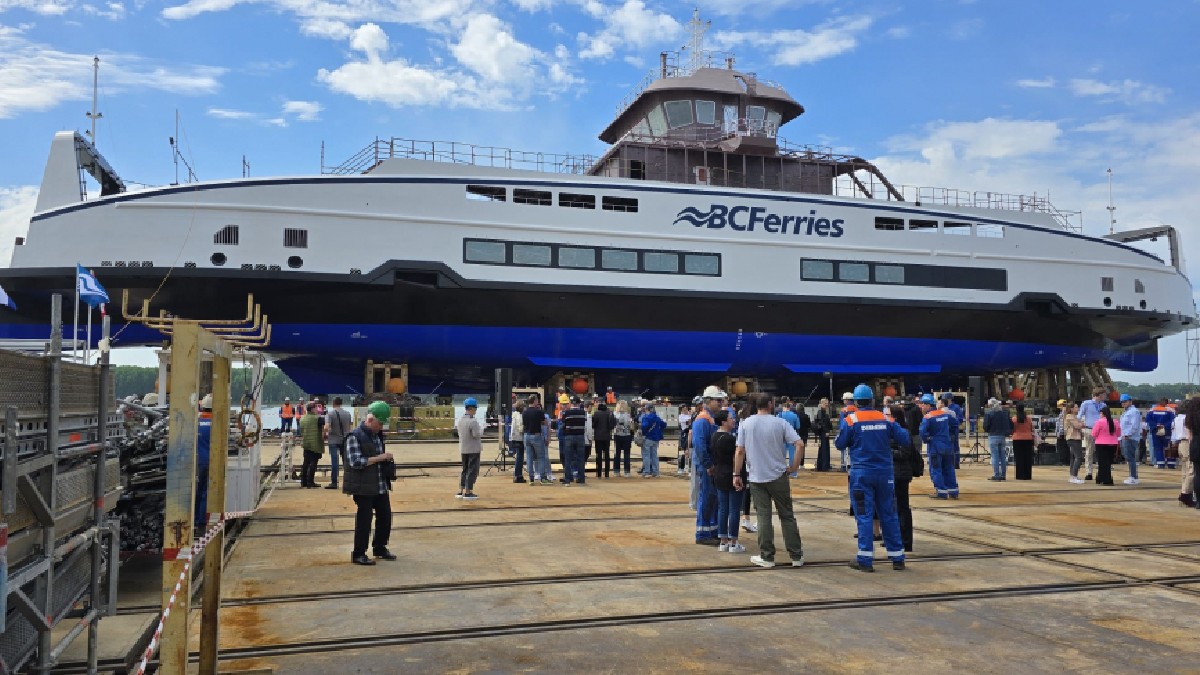 primul feribot clasa Island