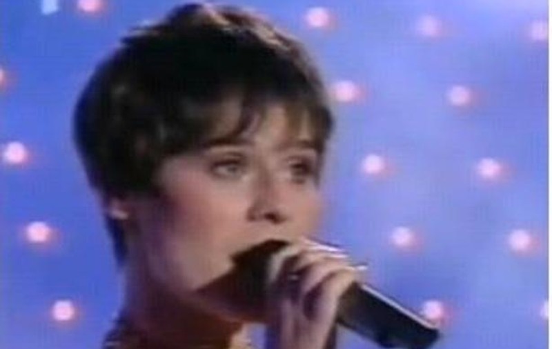 Mălina Olinescu s-a lansat la “Şcoala vedetelor”