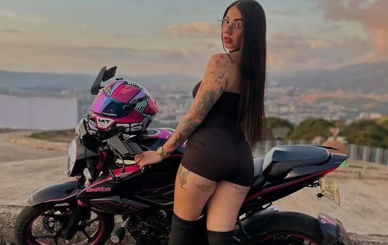 O influenceriță și-a prezis moartea cu câteva ore înainte să facă accident cu motocicleta: „Conduc fără ochelari”