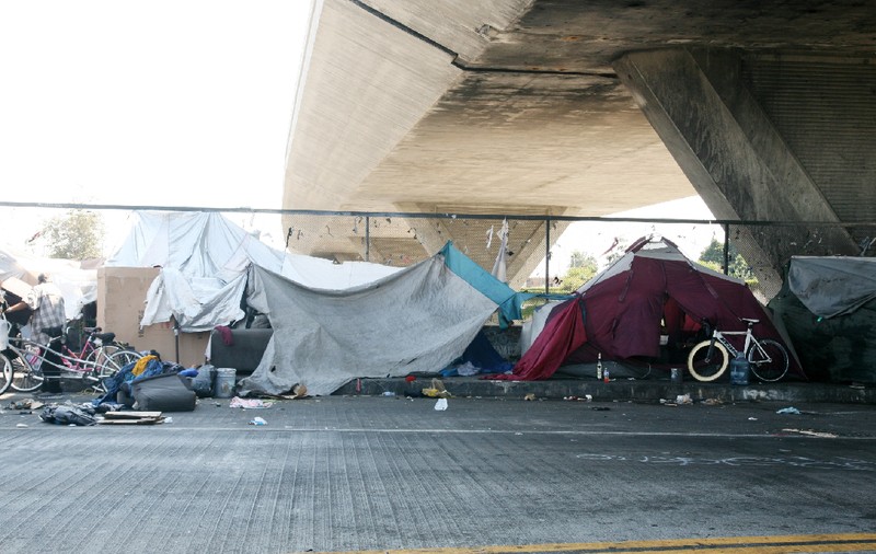 Los Angeles a devenit un oraș-fantomă izolat cu scânduri. Ce s-a întâmplat cu oamenii străzii dependenți de droguri