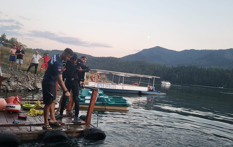 Un tânăr de 19 ani s-a înecat în lacul de acumulare Colibița, după ce a căzut de pe un ponton