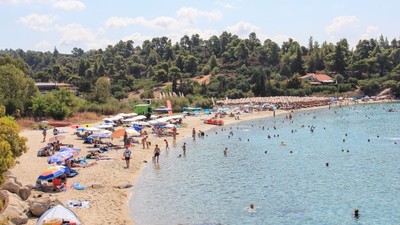 plaja-koviou-sithonia-grecia-turisti