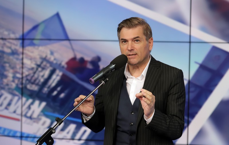 Mircea Radu s-a angajat la radio, după terminarea facultății."Sunt inginer de instalații, dar nu am profesat nici un minut!"