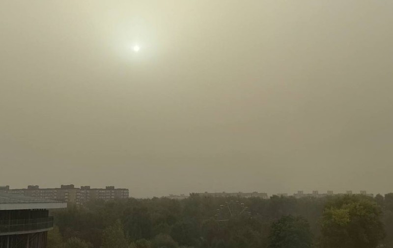 O furtună de praf care va dura patru zile a lovit Ucraina: „Soarele este aproape invizibil”