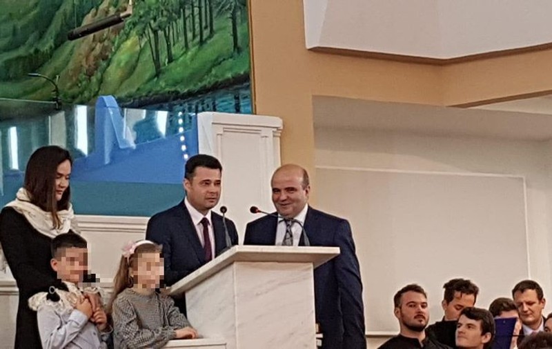 Daniel Florea, campanie în fața enoriașilor bisericii penticostale din Sectorul 5: „Am mai greșit, ca orice om. Să m-ajute Dumnezeu și de-acum înainte să fac lucruri bune”