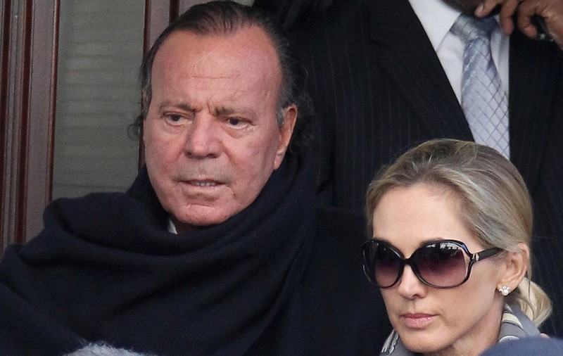 Cum a început idila dintre Julio Iglesias și femeia care îi e alături de 30 de ani. „L-am văzut înconjurat de femei”