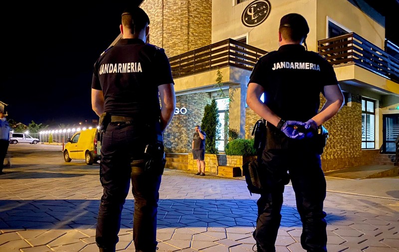 Nuntă întreruptă de jandarmi în Bistrița, pentru nerespectarea numărului maxim de participanţi. Ce amendă a primit organizatorul