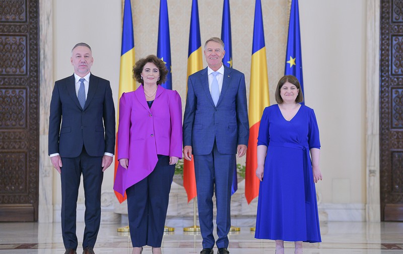 Noii judecători CCR au depus jurământul de învestitură. Iohannis: Să vegheaţi la respectarea Constituţiei