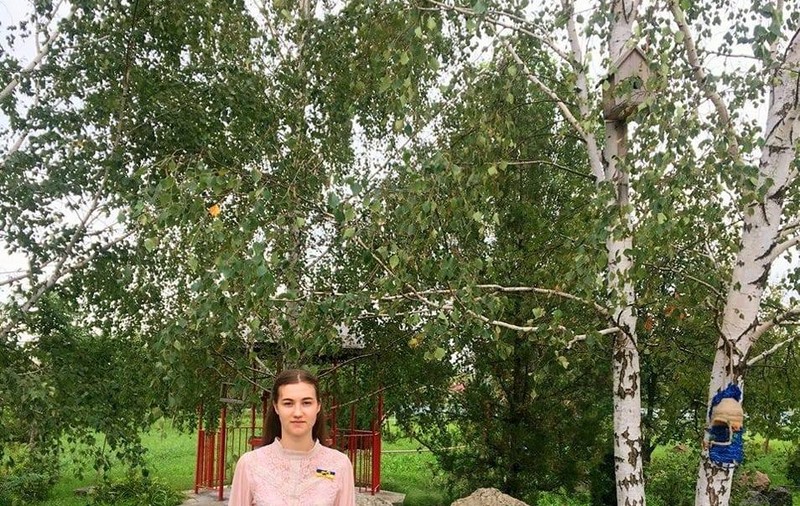Evelina, eleva care a câștigat Olimpiada de Limba Română din Ucraina: „E greu când se aude alarma și trebuie să ne refugiem în subsol”