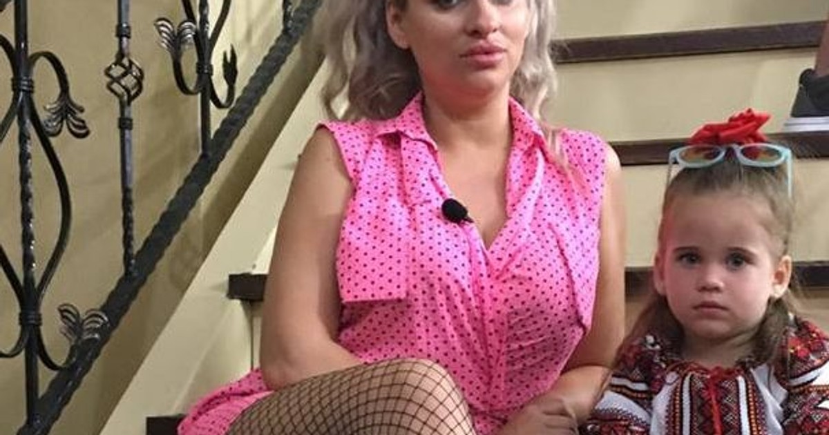 Sânziana Buruiană, nedespărțită de fetița ei.”Am adus-o cu mine și la Nea Mărin, încă o alăptez” | FOTO