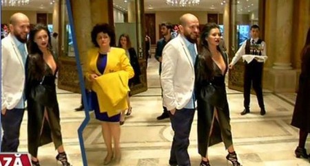 Iulia Albu o face praf pe Lora. “Arată ca o vampă eșuată”