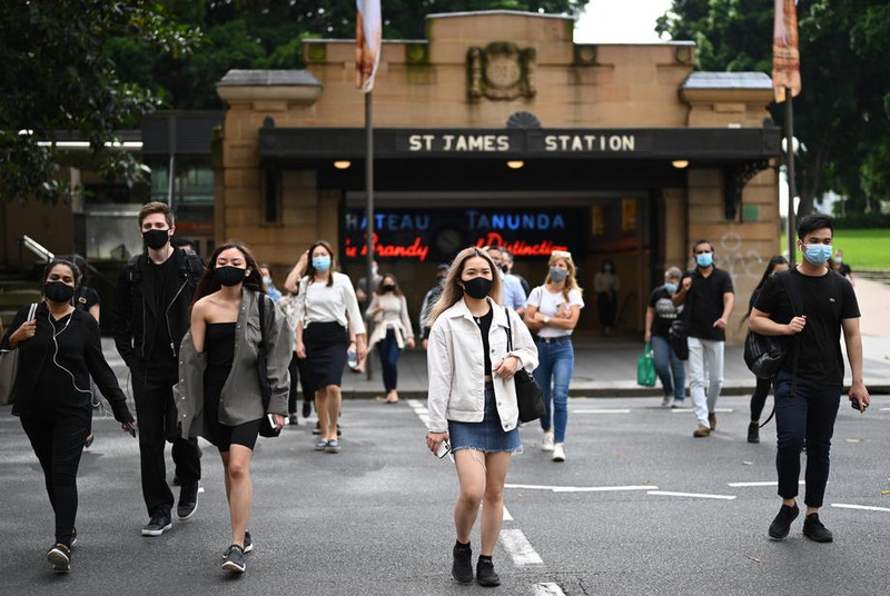 Locuitorii din Sydney care nu poartă mască în spații publice riscă să fie amendați cu circa 130 de euro | Foto: EPA