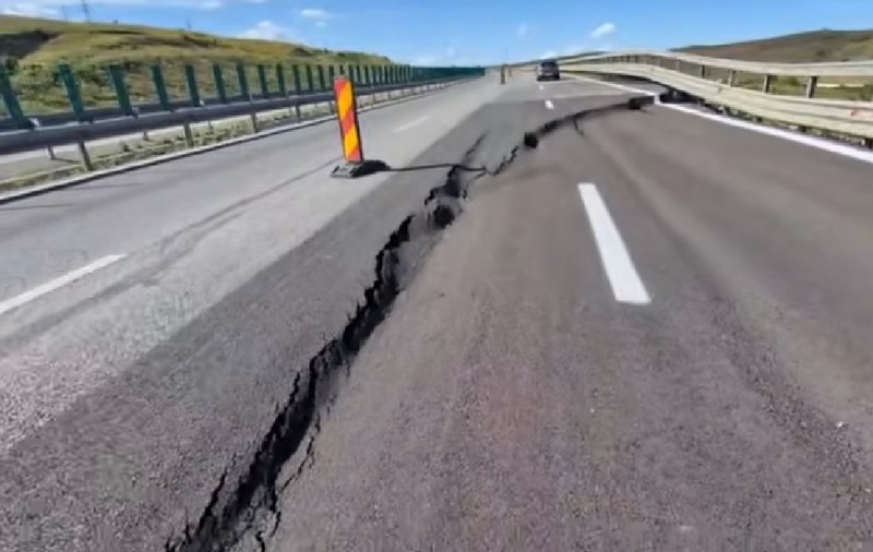 Trafic închis pe 17 kilometri din Autostrada A10 Sebeș-Turda din cauza unei alunecări de teren. Pe unde vor fi deviați șoferii
