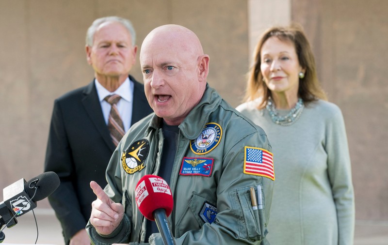 Alegeri SUA 2022. Democrații, aproape de o majoritate în Senat, după ce Mark Kelly obține victoria în Arizona
