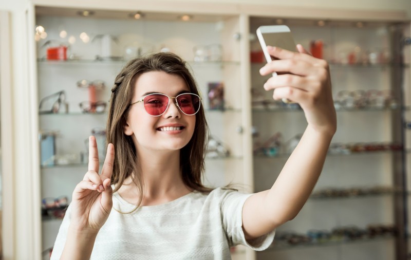 Oferta Fashion Days de azi – super reduceri la ochelarii de soare Guess