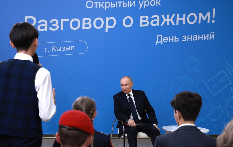 Vladimir Putin le-a spus școlarilor, la o lecție deschisă: „Nu există țări ostile Rusiei”