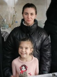 Elena, alături de fiica ei, Maria. Amândouă au fugit prin pădure 20 de kilometri pentru a se salva