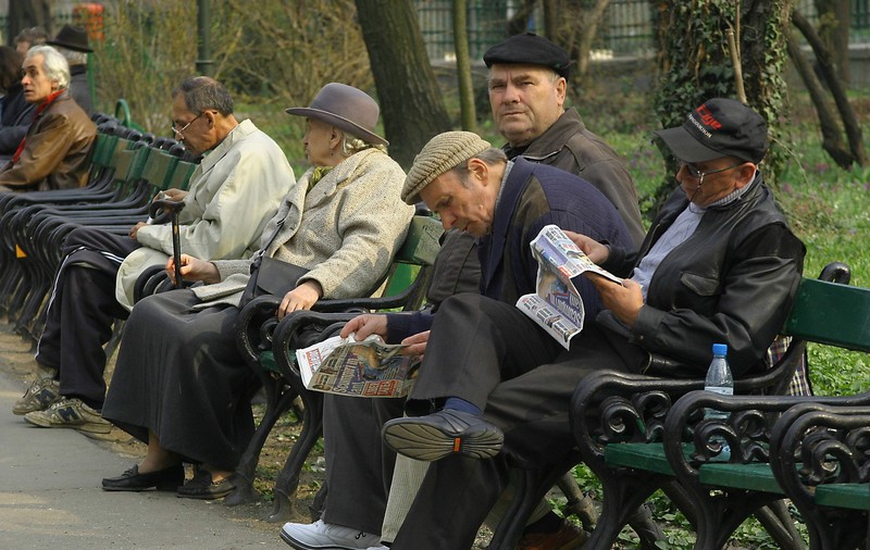 Scade cu doi ani vârsta de pensionare. Ce categorie beneficiază de modificarea legii