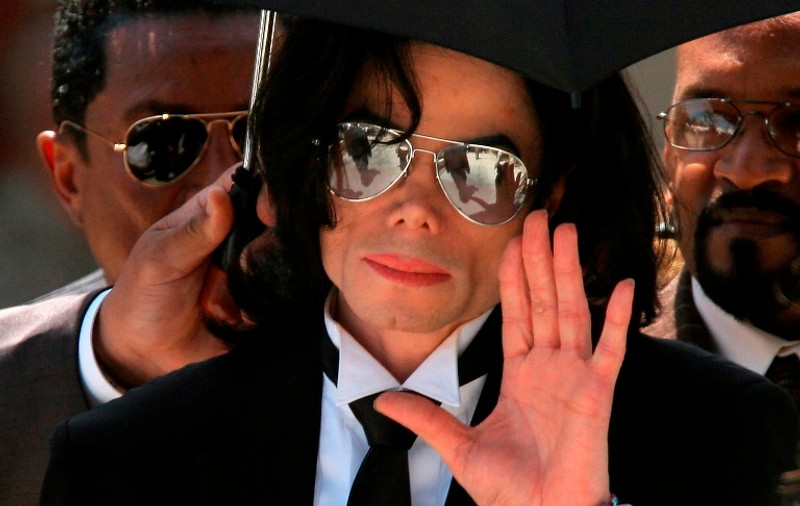Michael se alimenta cu lichide