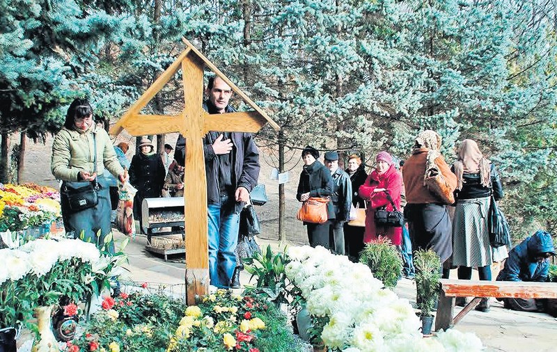 Pelerinaj la Prislop | Credincioșii comemorează 26 de ani de la moartea părintelui Arsenie Boca