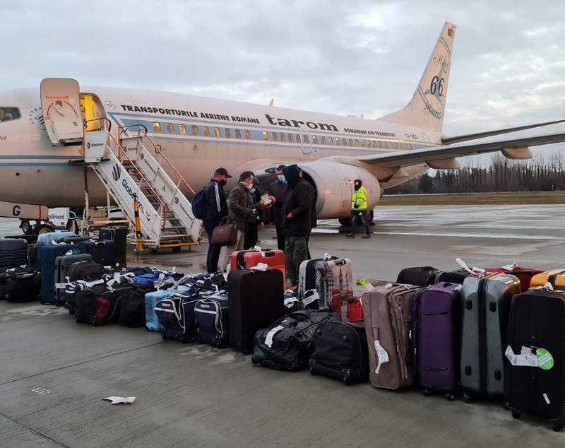 Românii repatriați din Africa de Sud, testați COVID și băgați în carantină. Arafat: „Până acum, toate testele au fost negative”