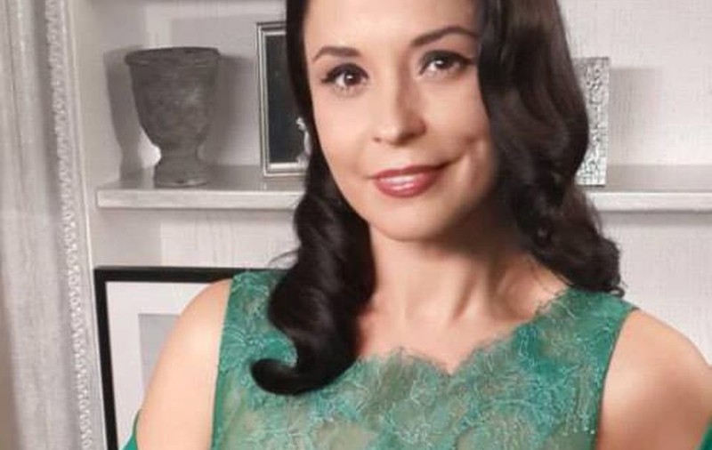 Se pregăteşte de Halloween? Andreea Marin, ÎMBRĂCATĂ CA O VRĂJITOARE. Îi LIPSEŞTE MĂTURA