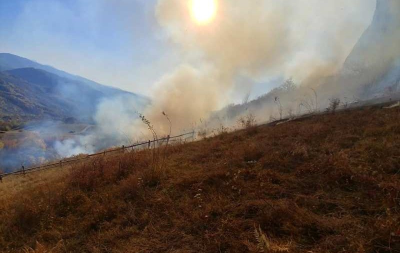 Fumul de la un incendiu de lângă Giurgiu, simțit de bulgari. Autoritățile din Ruse au cerut lămuriri