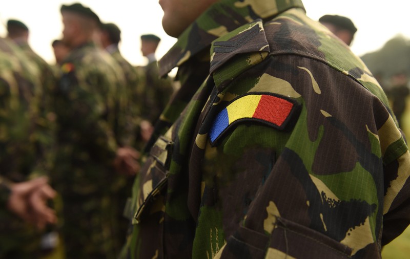 Ce spun unii tineri întrebați despre stagiul militar voluntar în termen: „De ce nu m-aș duce direct în armată?!”