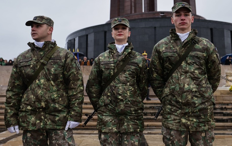 Trei frați de vârste diferite au depus jurământul de credință și au intrat în armata României în același timp