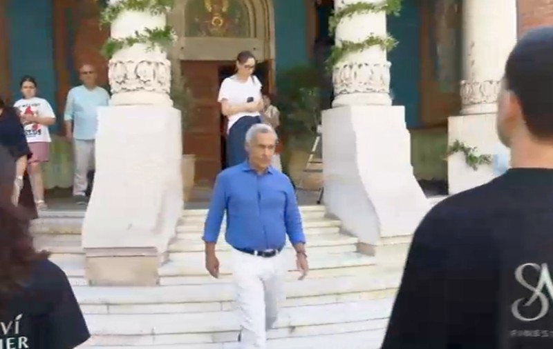 Călin Georgescu, filmat ieșind din biserica Visarion, unde Kira Hagi s-a cununat religios cu Thomas Ferfelis