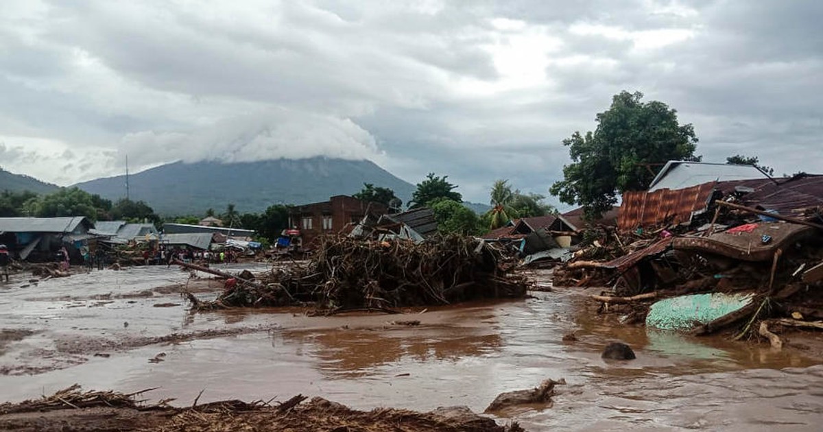 Inundații devastatoare în Indonezia