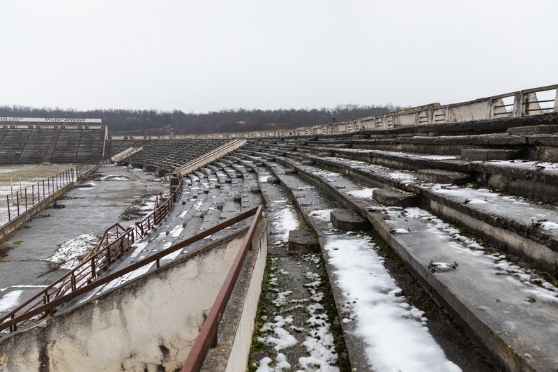 Fostul stadion pe care a performat FC Olt Scornicești. Tribunele sunt distruse, iar spațiul din interior a fost închriat de primărie unor fabrici mici de confecții. Câteva familii stau aici în locuințe sociale