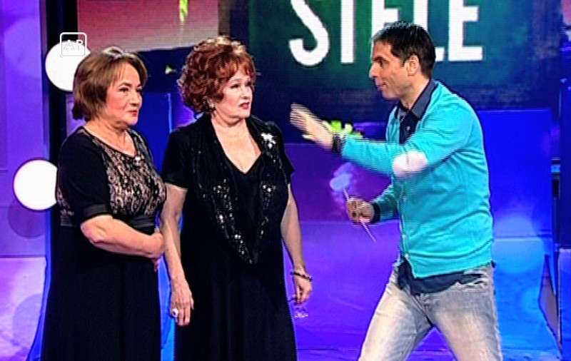 Stela Popescu şi Laura Lavric complice la o farsă incredibilă! Vezi cum s-a trezit o actriţă îmbrăcată în clovn la o înmormântare!