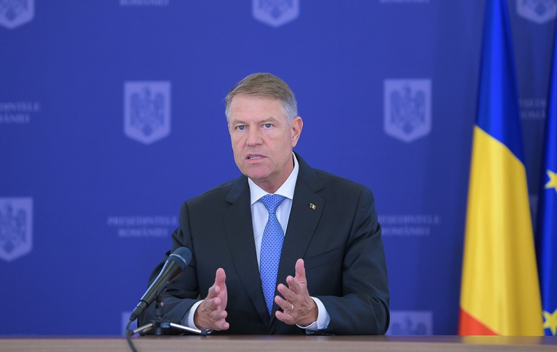 Klaus Iohannis, apel la români să respecte regulile din starea de alertă: "Vom fi nevoiţi să ne întoarcem la starea de urgență, dacă va creşte presiunea pe spitale"