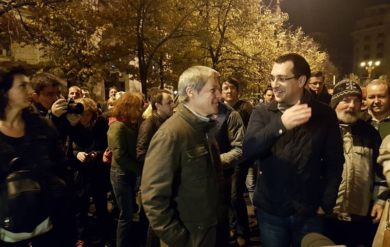 Dacian Cioloș și Vlad Voiculescu, reacții la retragerea premierului desemnat:  ”Uite Cîțu, nu e Cîțu”