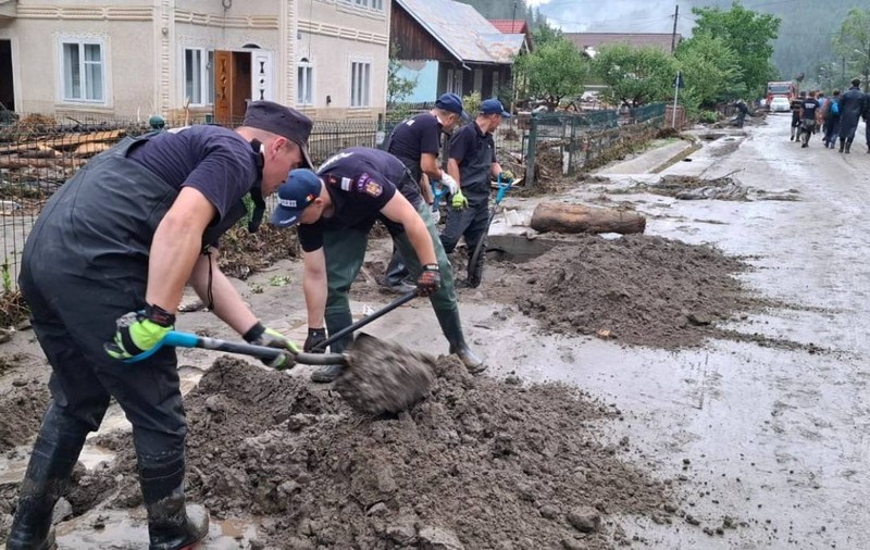 Politicienii își fac poze cu sinistrații doar pentru like-uri, acuză președintele Consiliului Județean Suceava: „Eu m-am săturat"