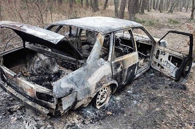 Portbagajul mașinii după ce a fost scos cadavrul. Foto: Politico